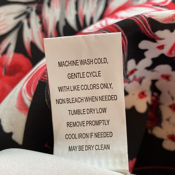 Floral midi dress. Size Medium. - Picture 14 of 15